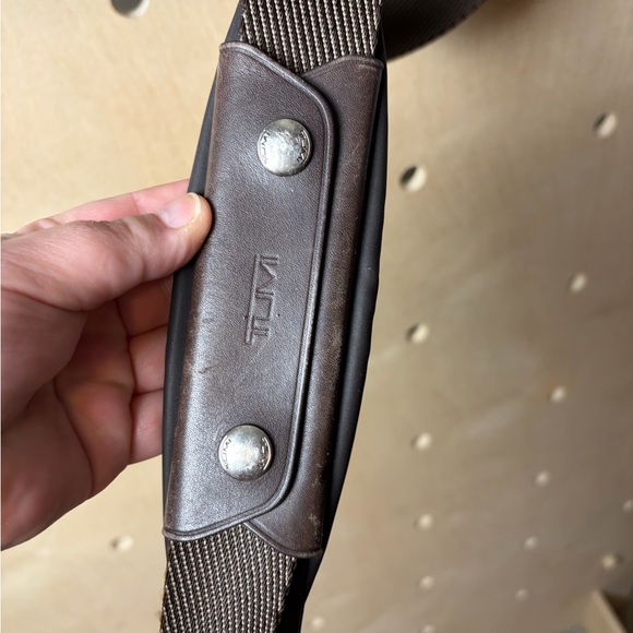 Tumi Alpha Bravo Everett Essential Tote Gray/Brown Exterior - Picture 3 of 16